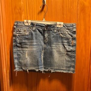 Silver Jeans “Francy” Blue Distressed Jean Shorts - Size : W31